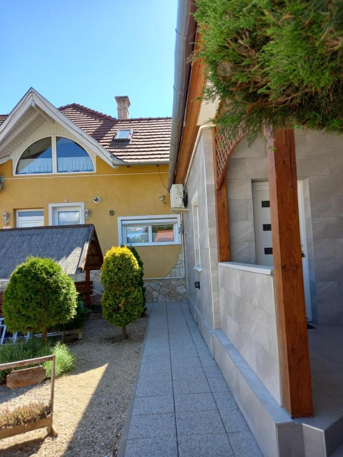 Viola Vendégház Pápa Exterior foto