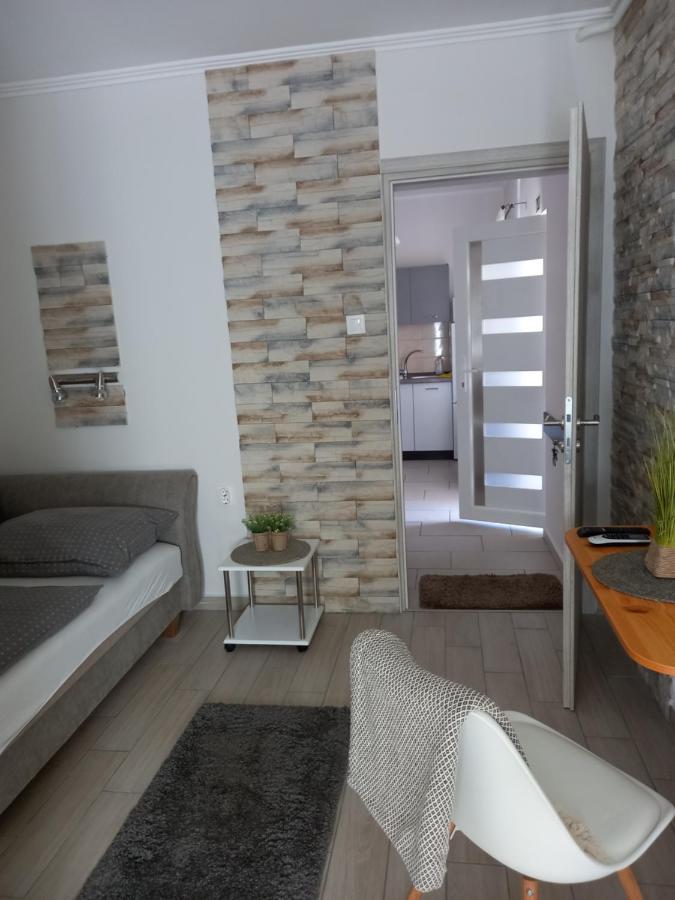 Viola Vendégház Pápa Exterior foto