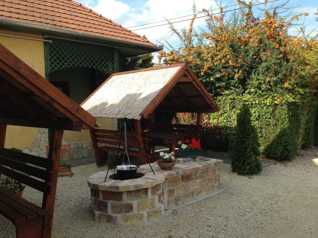 Viola Vendégház Pápa Exterior foto